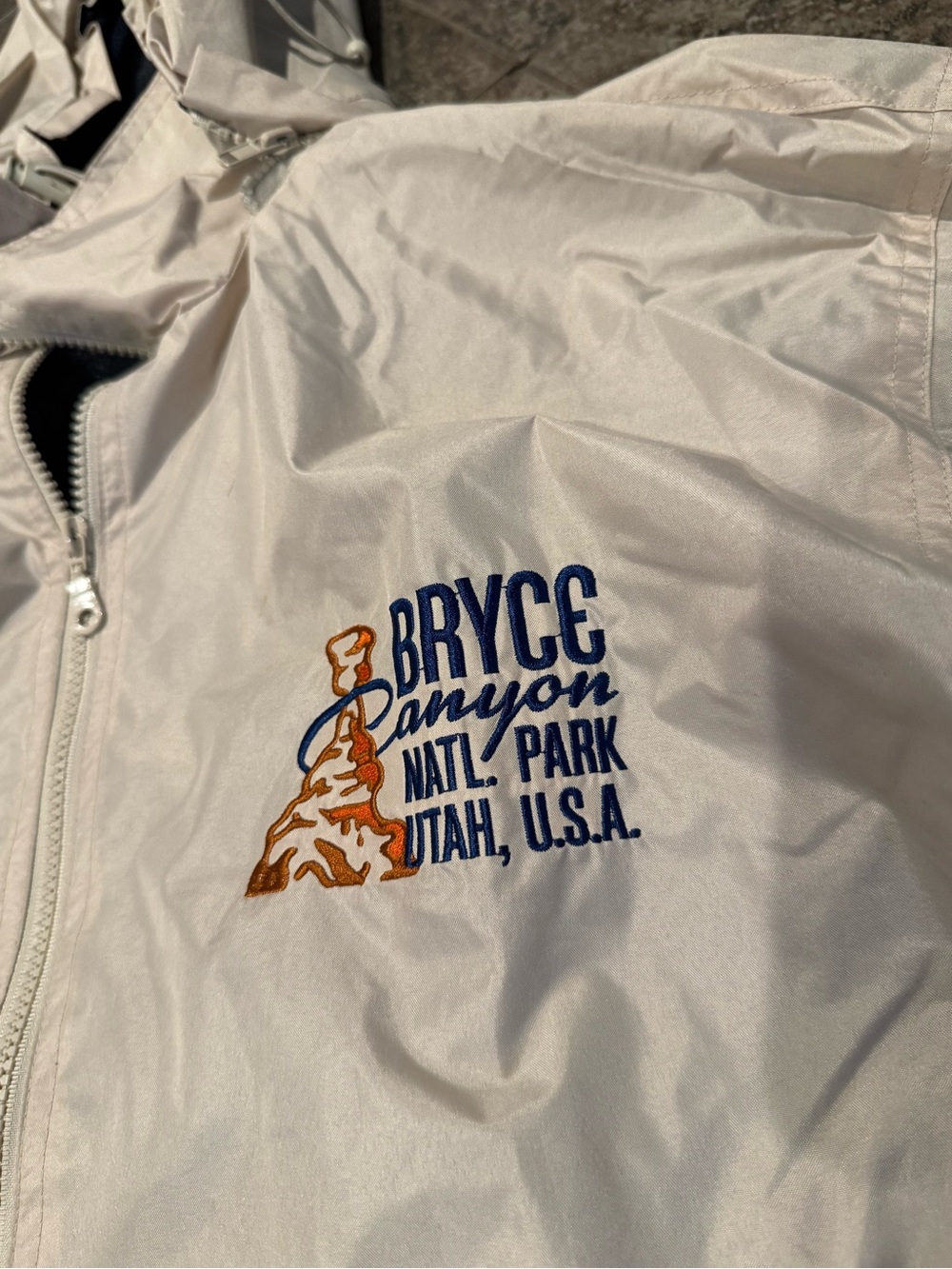 Bryce Canyon national park Utah USA raincoat designed in USA few spots see image - Picture 9 of 16